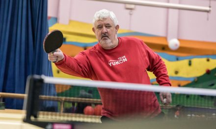 Champion de tennis de table de longue date au Yukon
